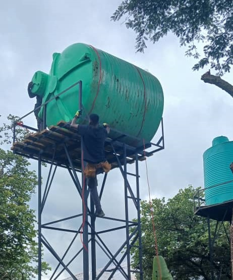 Water tank installation
